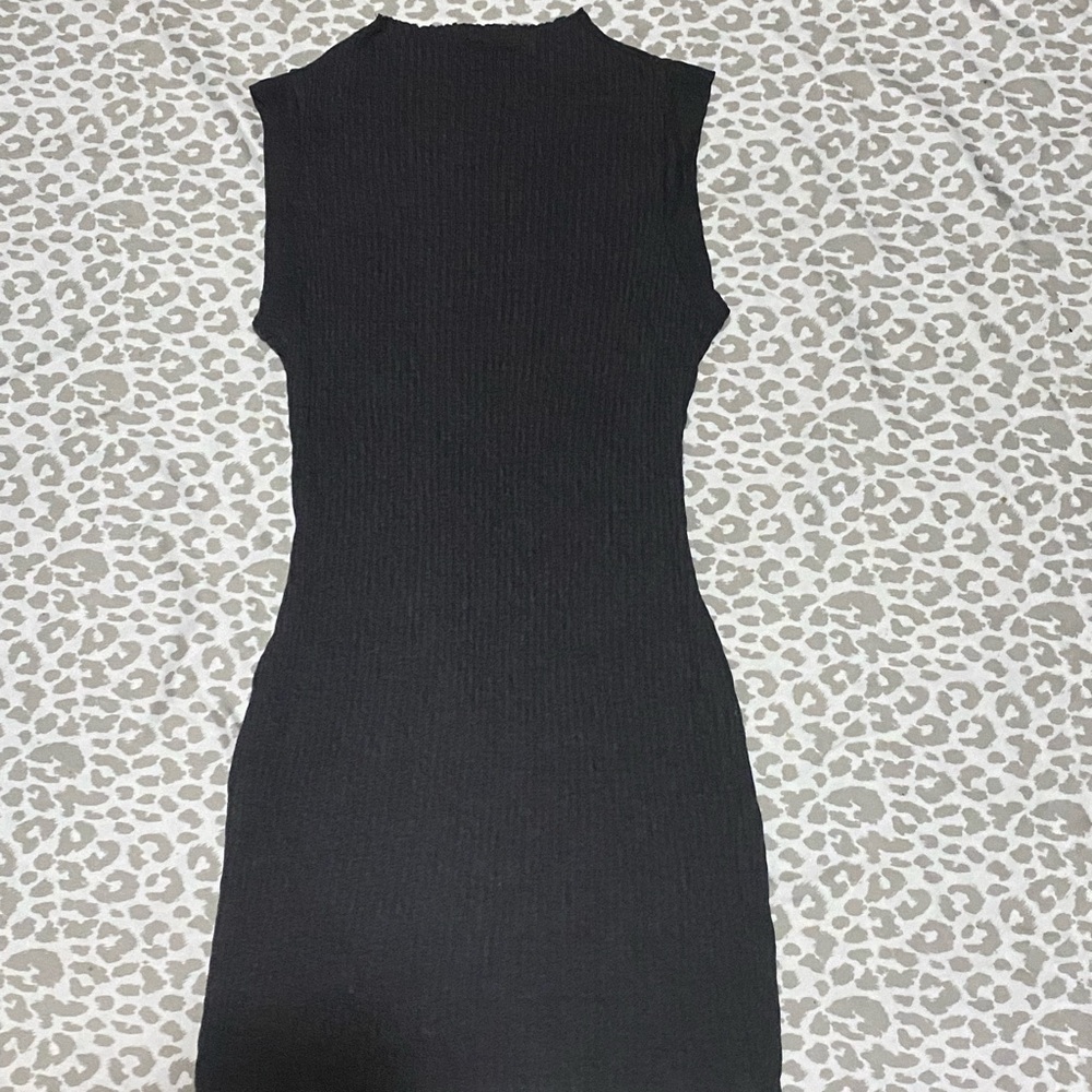 Elegant Grey Sleeveless Lightweight Knit Dress